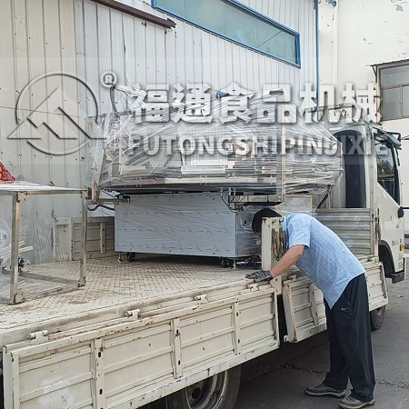 濰坊客戶訂購雞內(nèi)金焦饃機器一臺